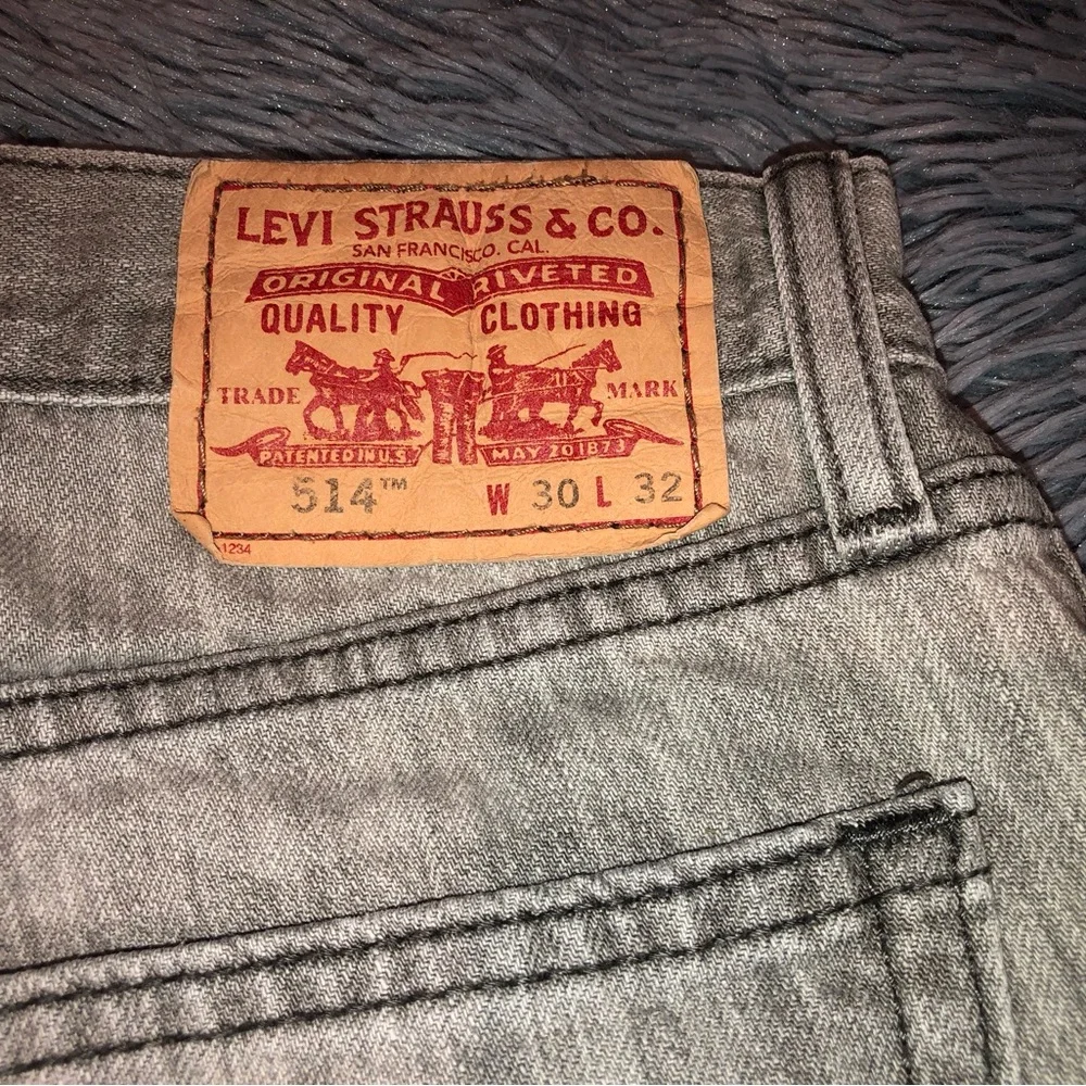 Levi's 514 Straight-Fit Men's Gray Wash Jeans  (W30 X L32)